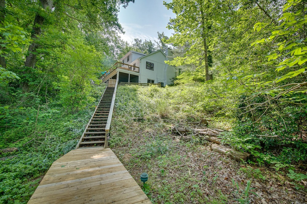 Maryland Vacation Rental w/ Private Pool & Dock view 4
