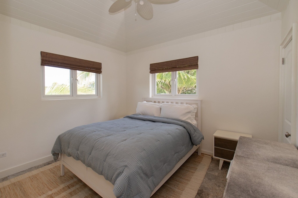 Seaesta - Brand New Estate W/pool & Private Backyard Beach 6 Bedroom Home