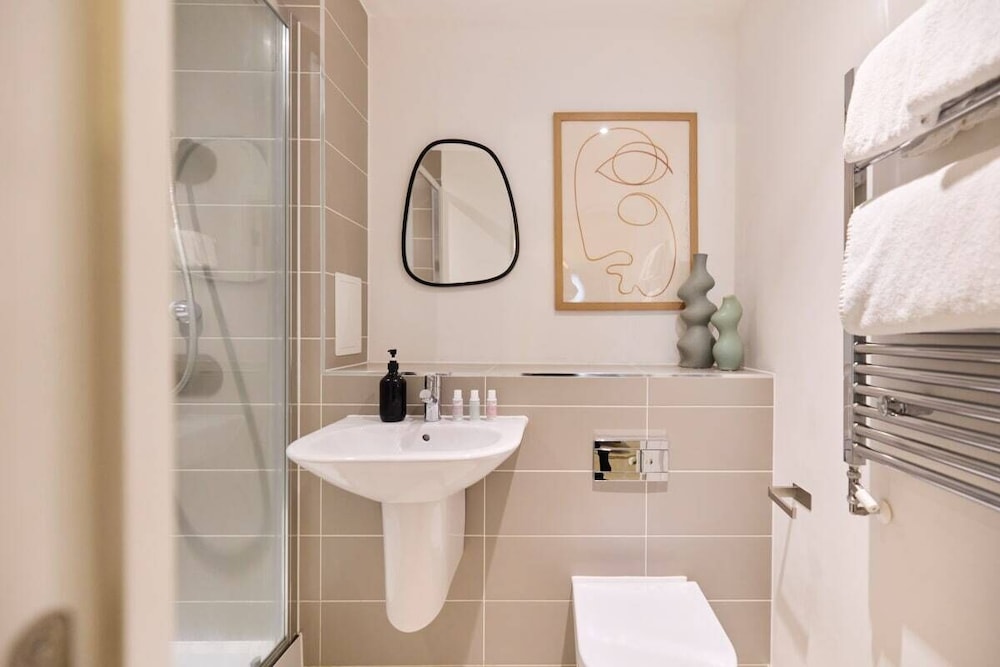 The River Lea Escape - Charming & Bright 2bdr Flat