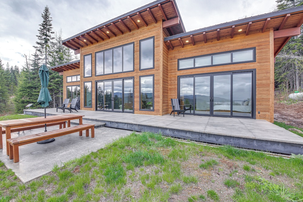 Luxe Mtn-view Escape 5 Mi to Dtwn Priest River!
