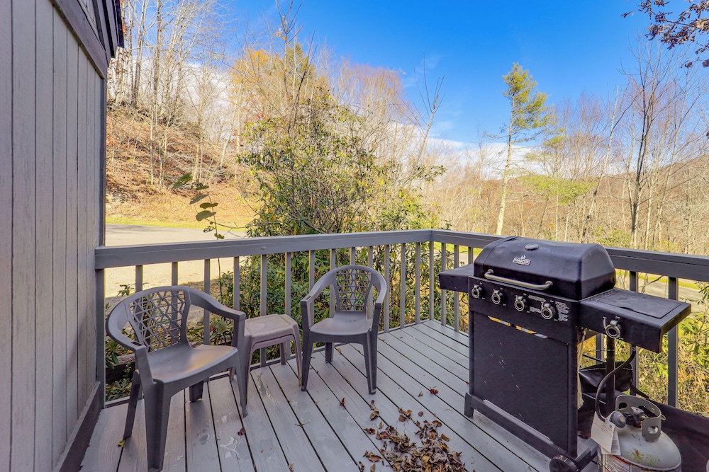 1/4 Mi to Skiing & Golf! Sugar Mountain Getaway