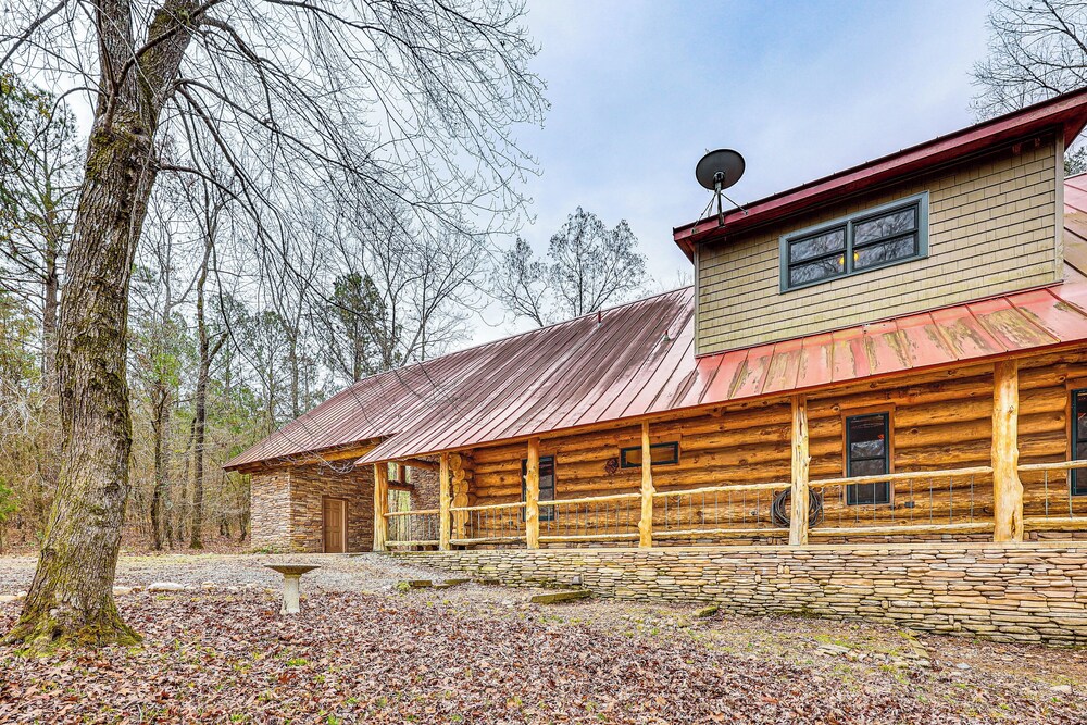 Fish, Boat & Hike: Pet-friendly Cabin in Arkansas