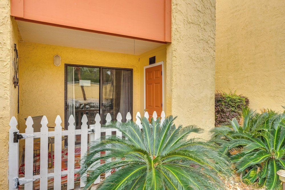 Waterfront Community w/ Perks: Mary Esther Condo