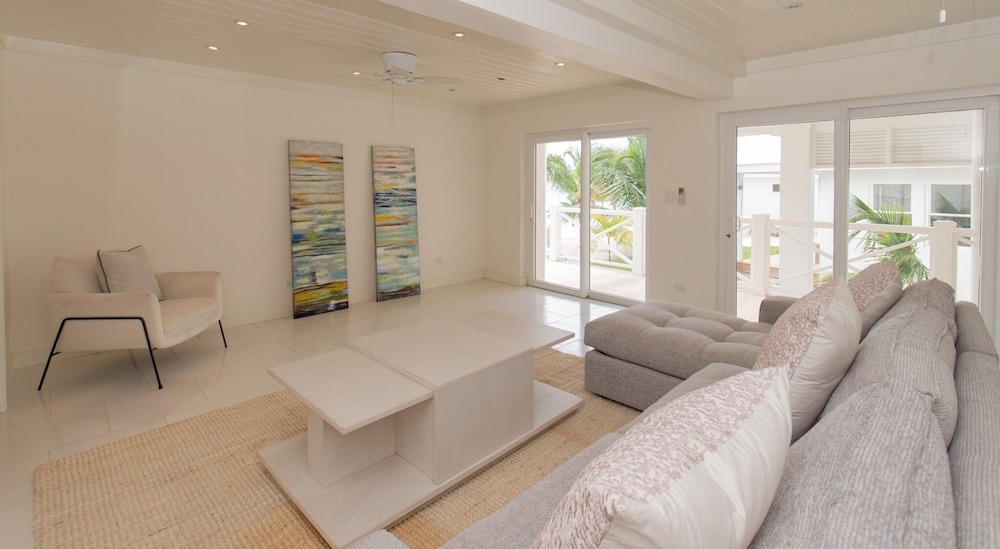 Seaesta - Brand New Estate W/pool & Private Backyard Beach 6 Bedroom Home