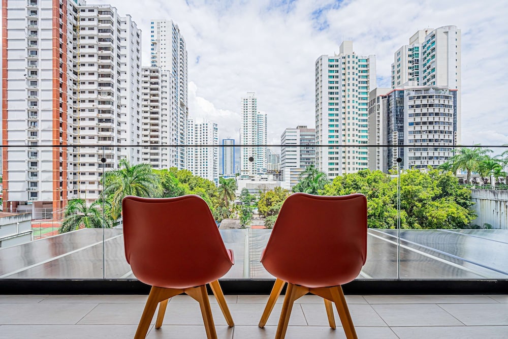 w Beautiful 1BR w Perfect Balcony View