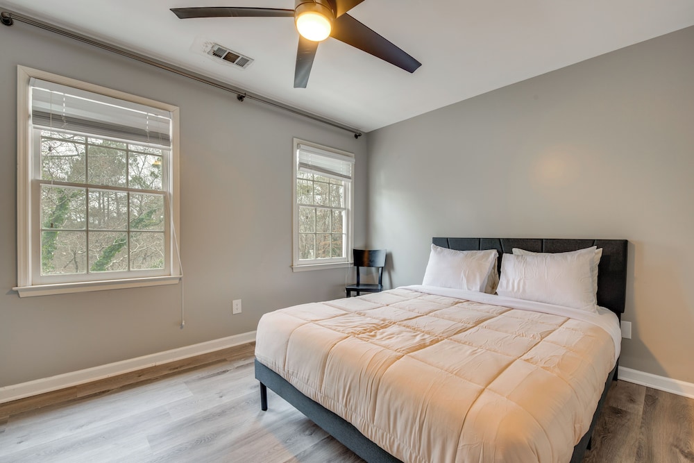 Spacious Home w/ Deck in Marietta!