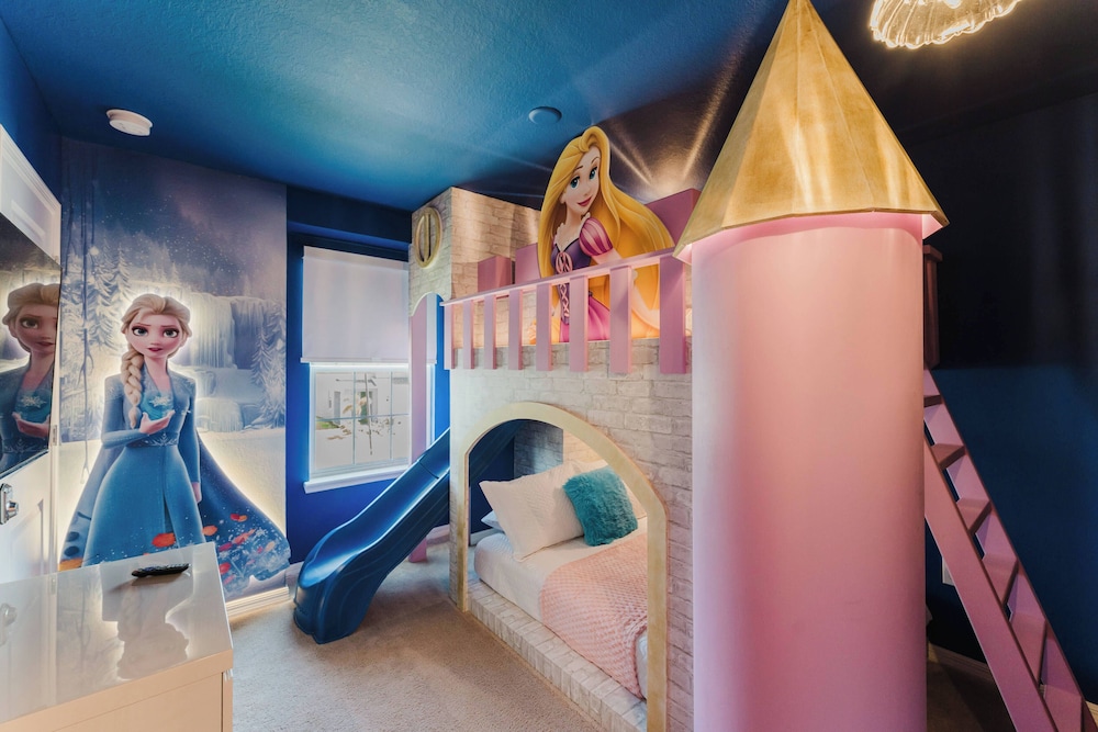 Family 5BR Windsor Island Princess Toy Story Rooms