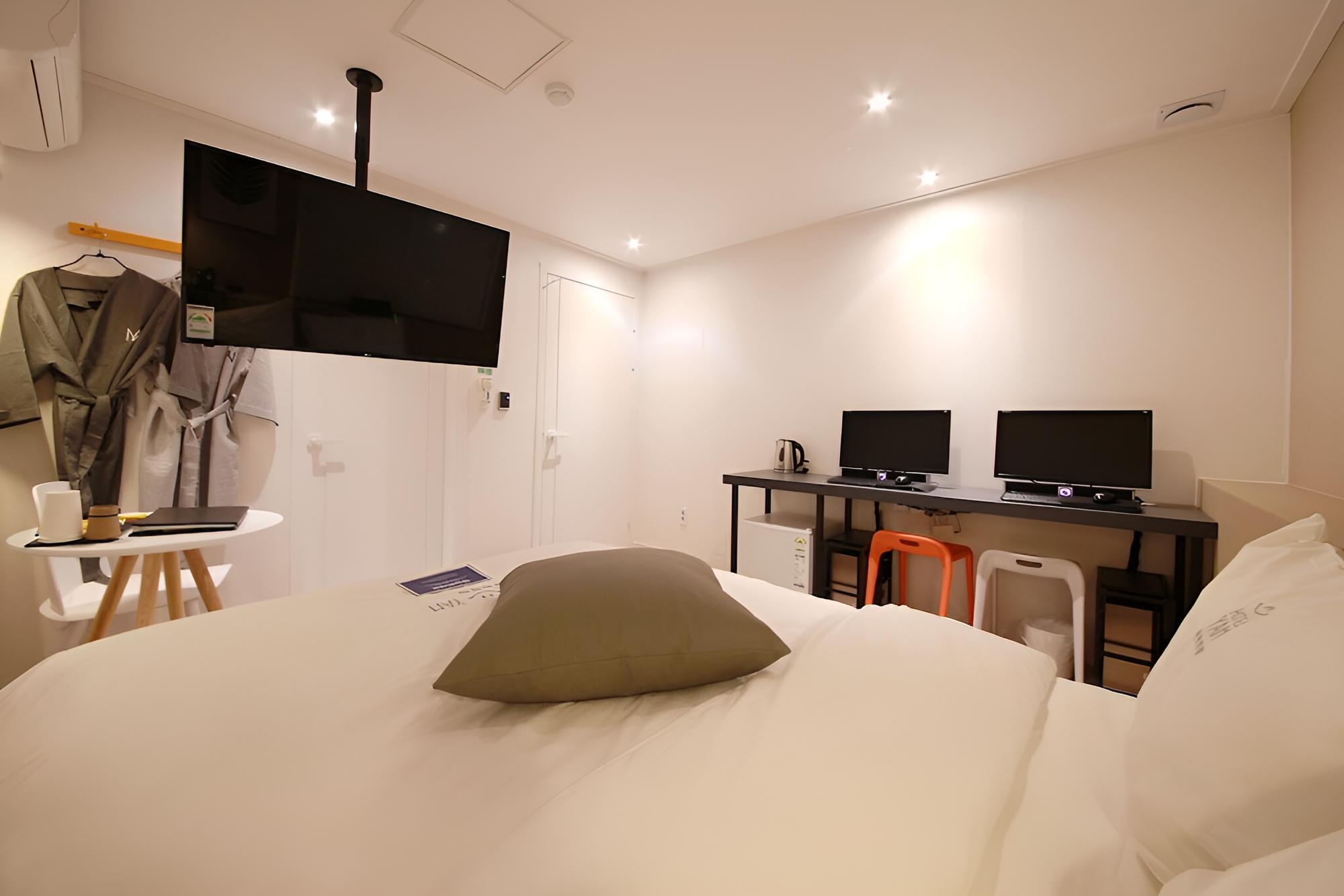Photo 10