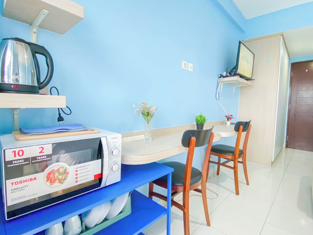 Simple Blue Toned Studio (No Kitchen) At Elvis Tower Apartment