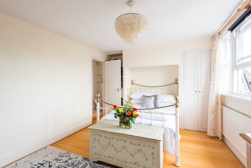 Panoramic Family Home in Maida Vale