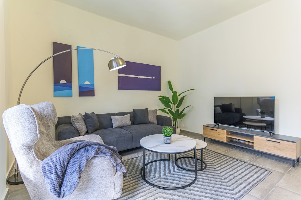 Cove - 2Br Apt W Balcony in Mar Mikhael