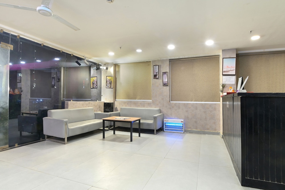 Lobby & Reception
