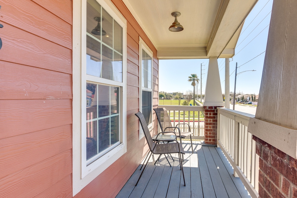 Galveston Vacation Home: 2 Mi to Galveston Beach!