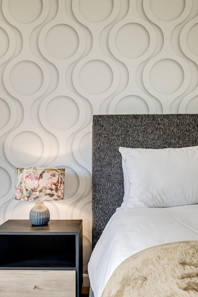 4BR Camps Bay Villa w Pool and Garden Casa Meya
