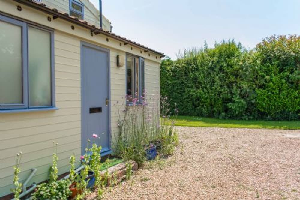 Host Stay Hen Barn
