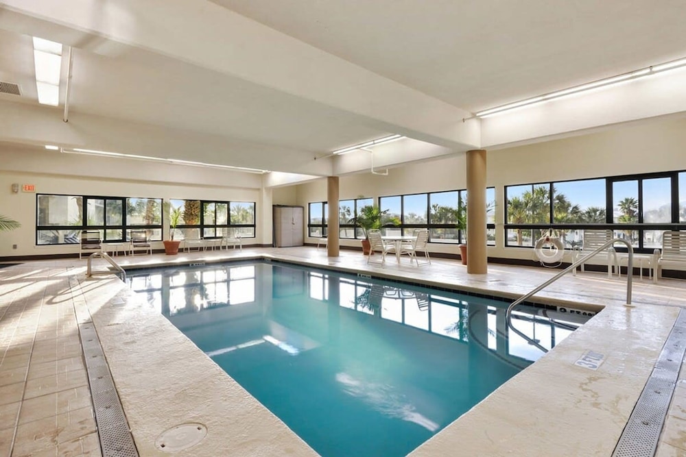 Palms 915- Premier Beachfront Condo