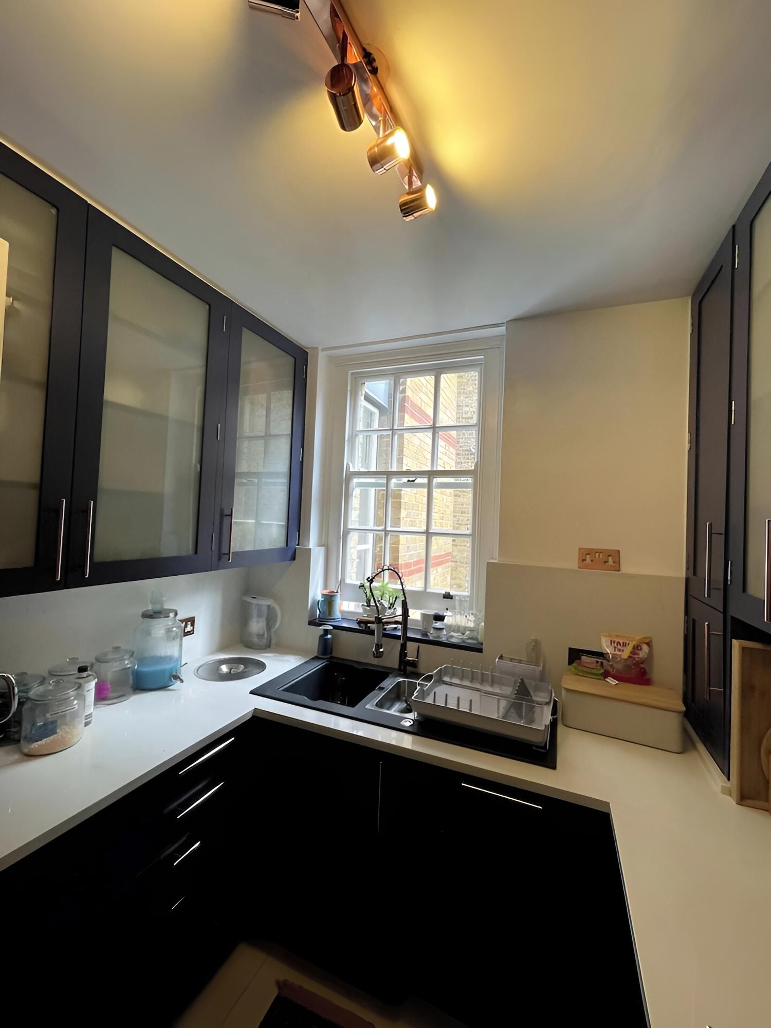 Vibrant & Art-filled 2BD Haven - Victoria