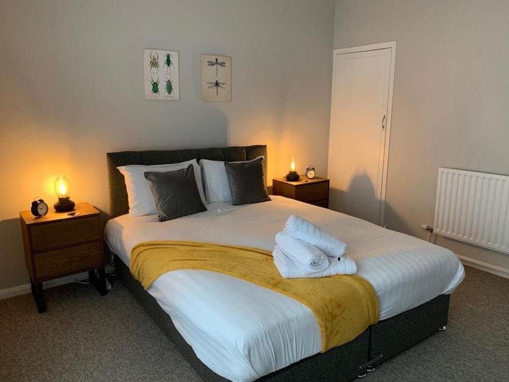 Stayzo 2BR House Accommodation in Peterborough view 4