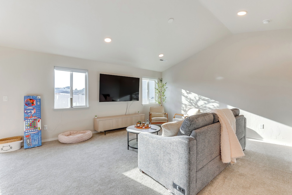 7 Mi to Lake Lowell Park: Nampa Home w/ Backyard