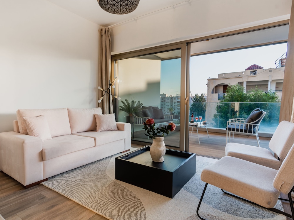 Deluxe Three Bedroom Apartment
