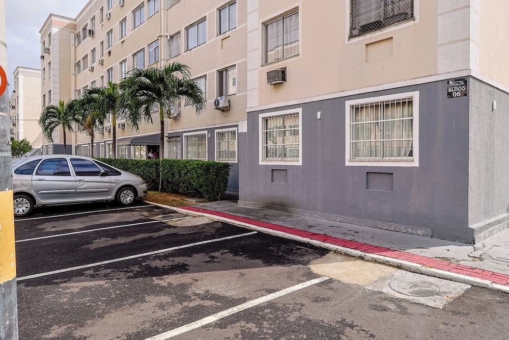 Apto com Ar-condicionado e Vaga em Hon rio Gurgel