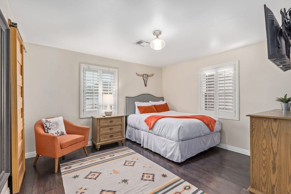 Cozy SW Casa 5 Mins to DT PHX Sleeps 6