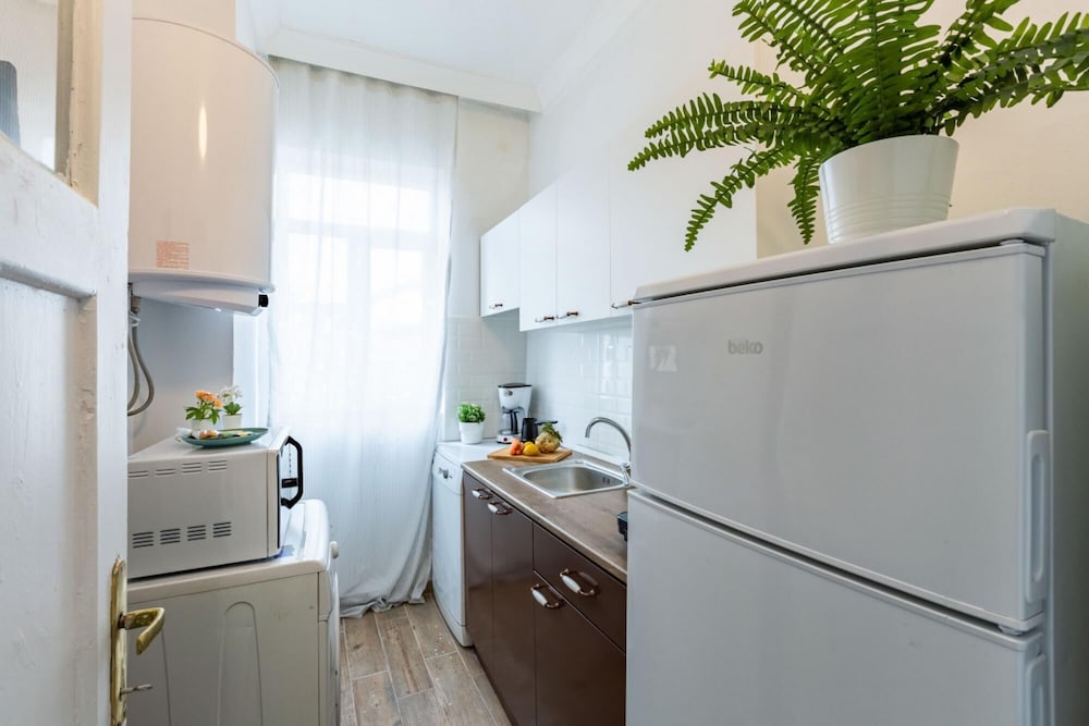 Colorful Flat With Excellent Location Near Trendy Attractions in Kadikoy
