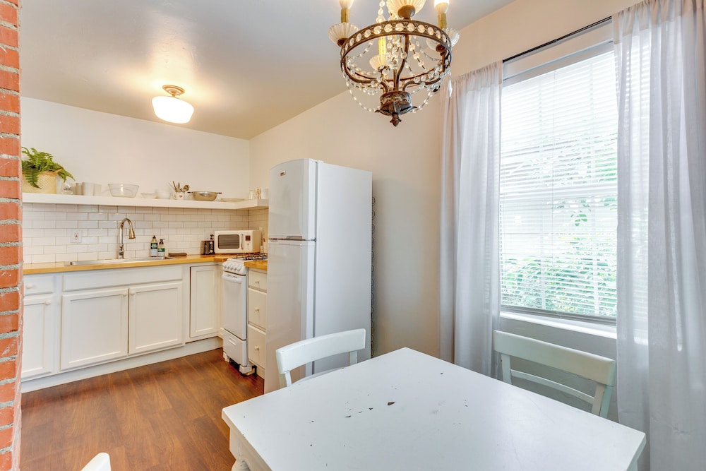Heart of OKC Plaza District: Duplex Near Shops!