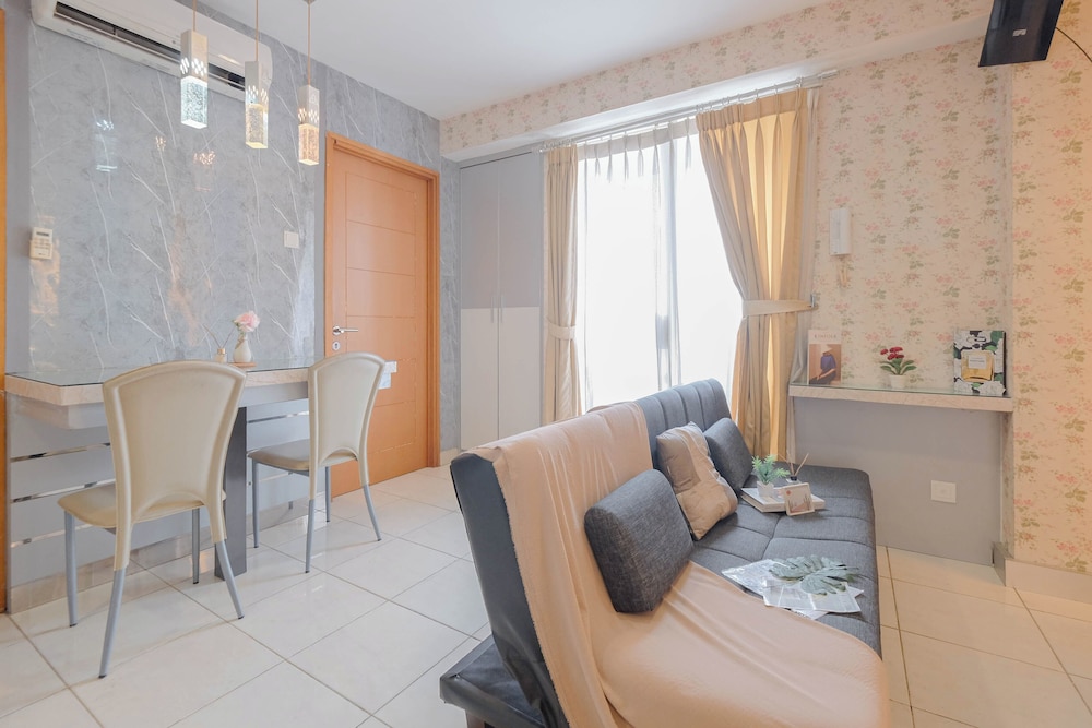 2Br Apartment Connected To Mall At Cinere Bellevue Suites