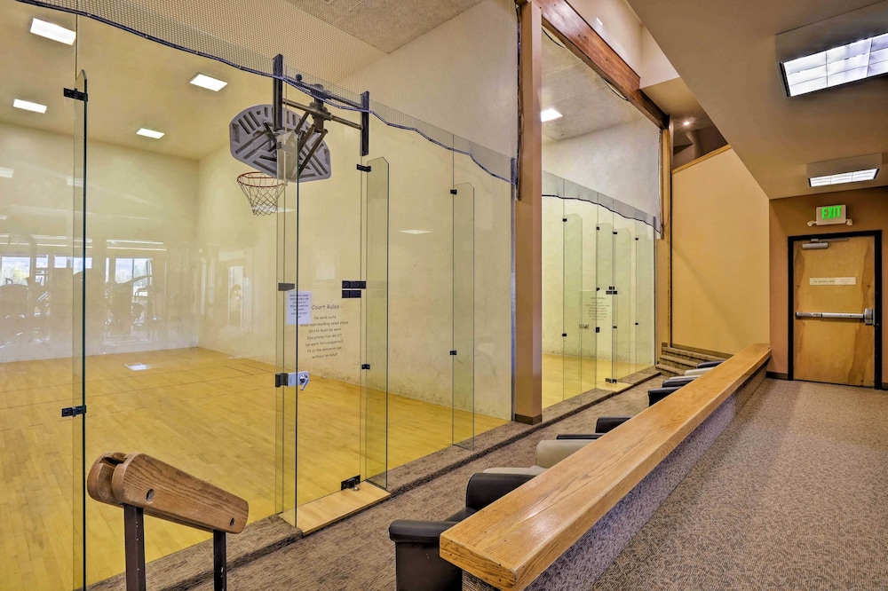 Family-friendly Fraser Condo w/ Heated Pool Access
