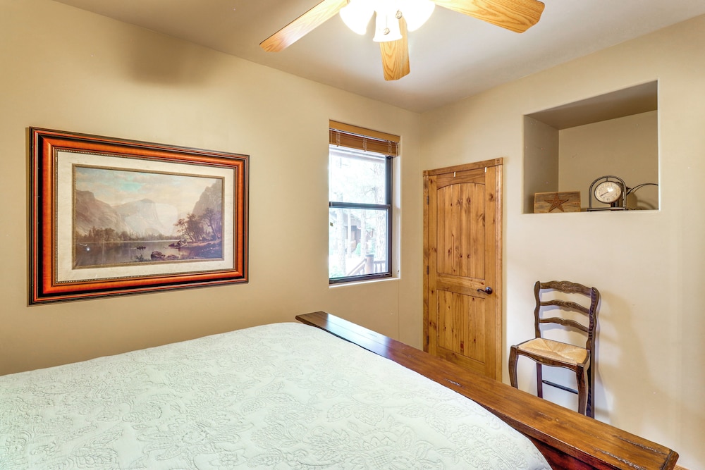 4 Mi to Fool Hollow Lake: Retreat w/ 2 Decks!