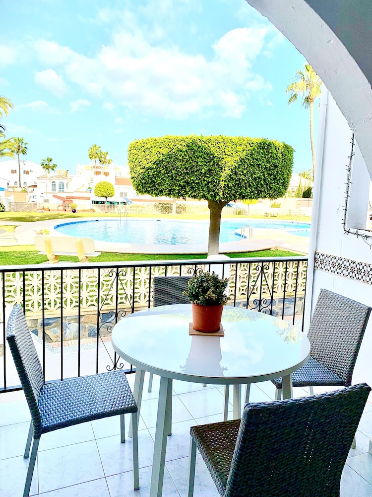 2-bed Apartment 10 min Drive to the Beach! photo 3
