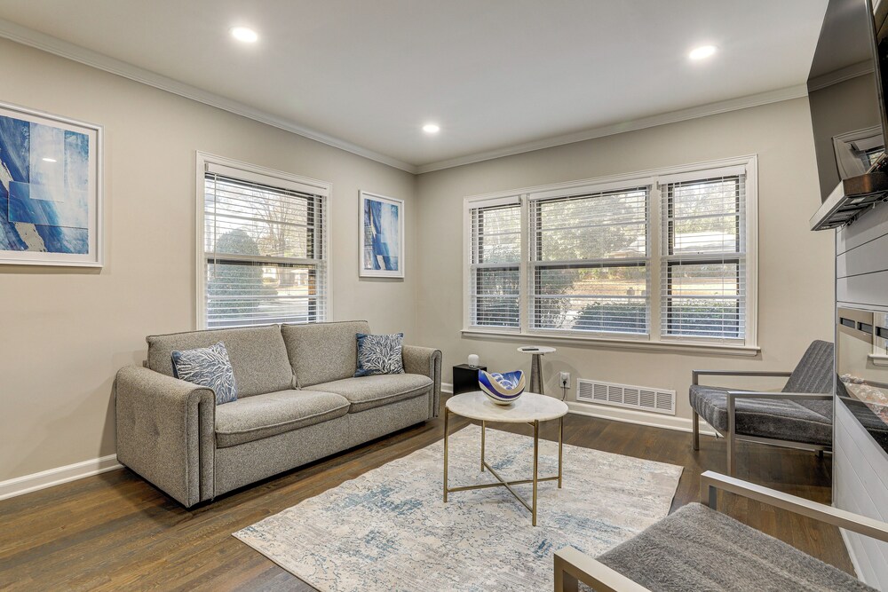 2 Mi to Midtown: Chic Apartment in Atlanta!