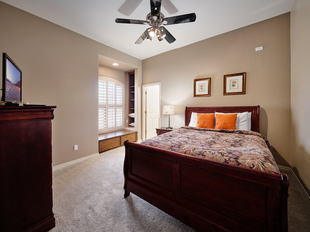 Valley View Villa - Private Pool - Hidden Bedroom