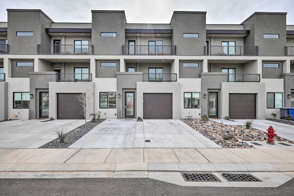 Stylish St George Retreat: 5 Mi to Downtown! view 3