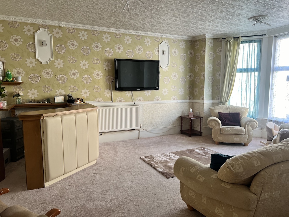 Holmlea Guest House view 2