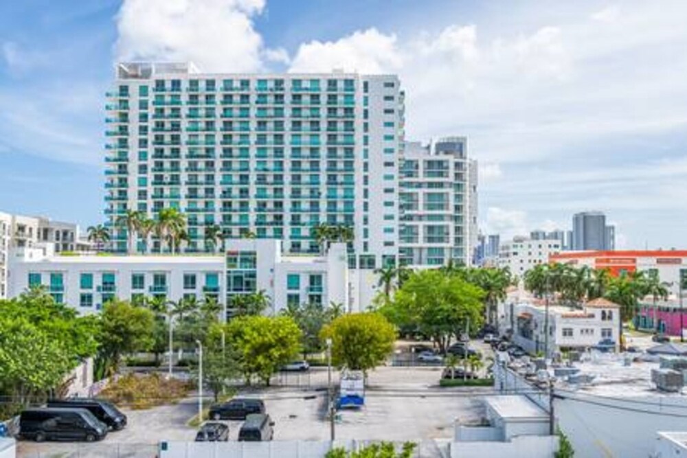 Modern 1BR Apt In Edgewater Free Parking
