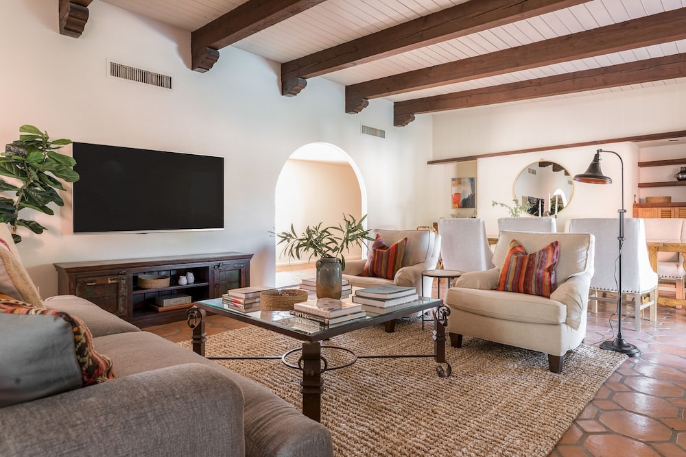 La Casona by Avantstay Gorgeous Spanish Style Oasis w Historic Charm Pool