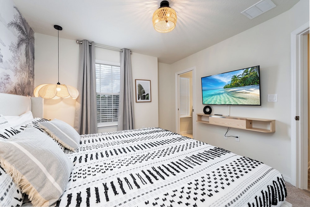 Dazzling New 7BR Villa  Disney Theme Rms