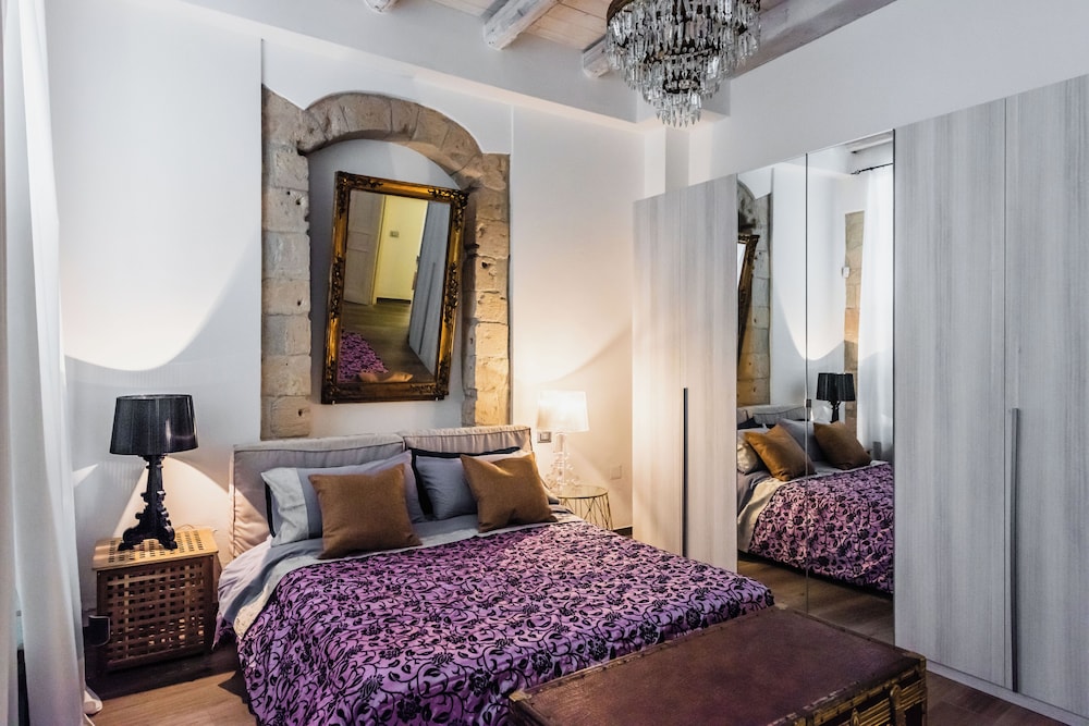 Dolce Suite near Syracuse Cathedral