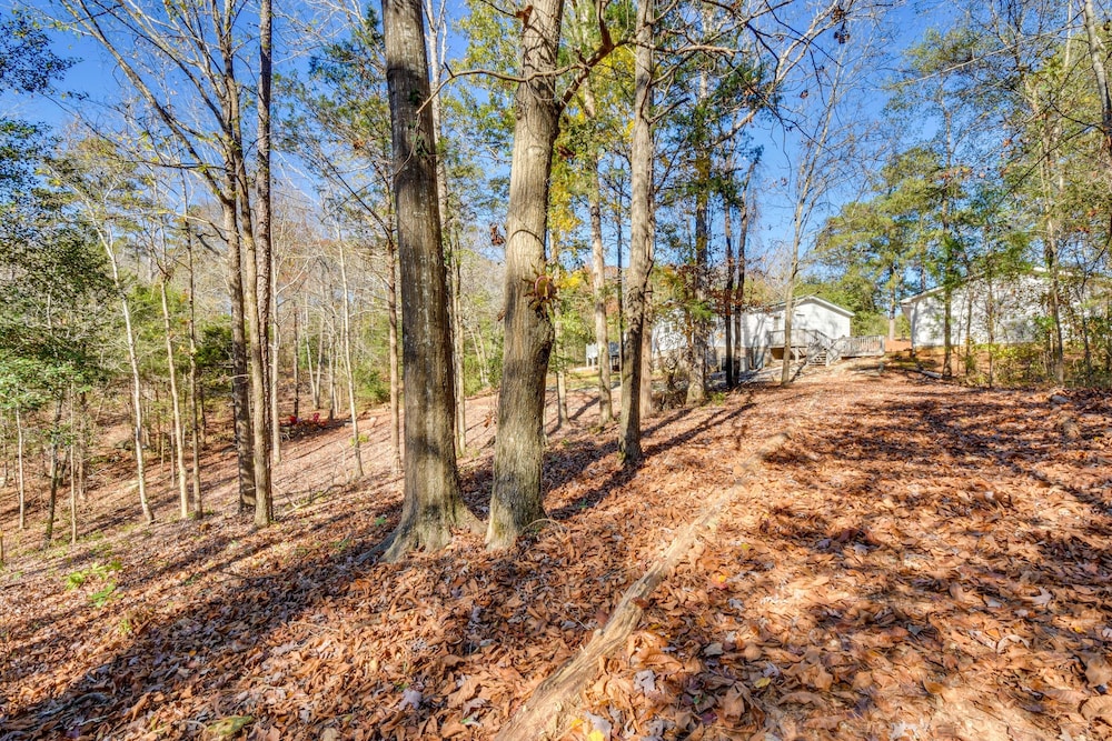 Lovely Lake Hartwell Retreat With Dock  Grill! - Property Image 11