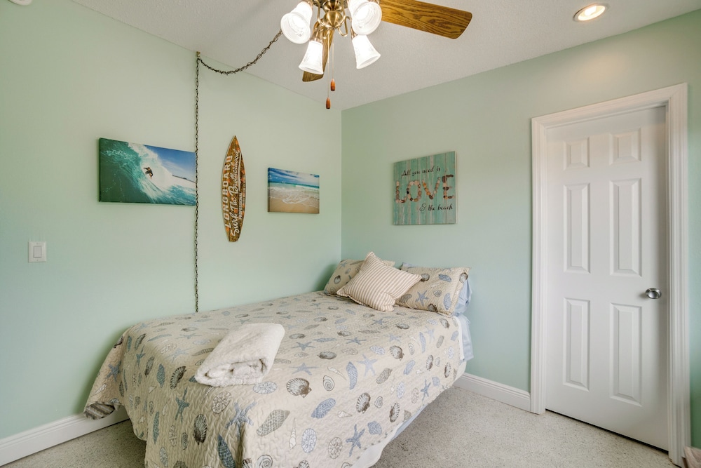 Heated Pool + Spacious Yard: Port Charlotte Escape