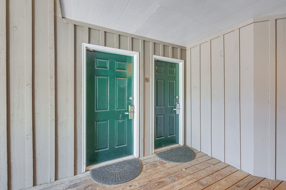 Resort Condo w/ Marina Access in Williamsburg!
