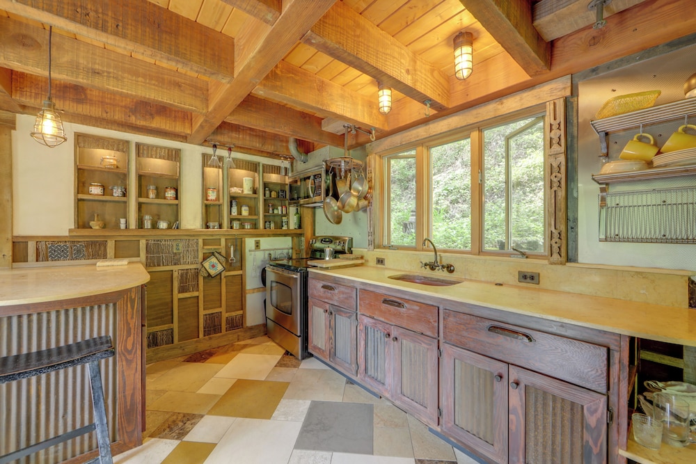 Waterfall Views - 'blue Ghost' Cabin in Cullowhee!