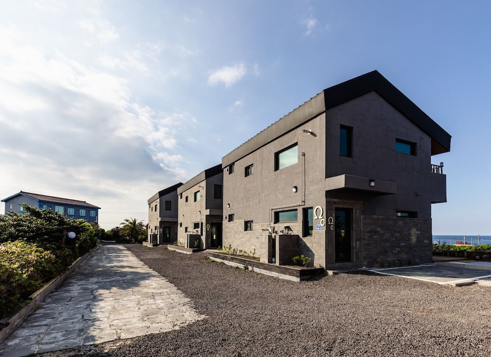 Jeju Cloudy Field House
