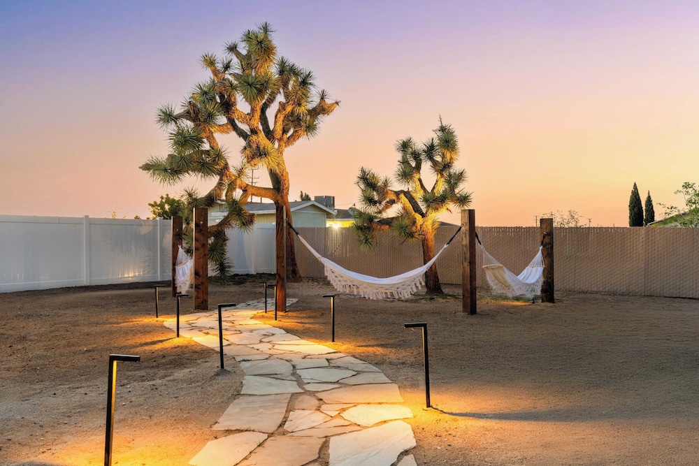 Bocce, Pool+spa, Game Room, Firepit Modern Oasis Yucca Haven by Avantstay