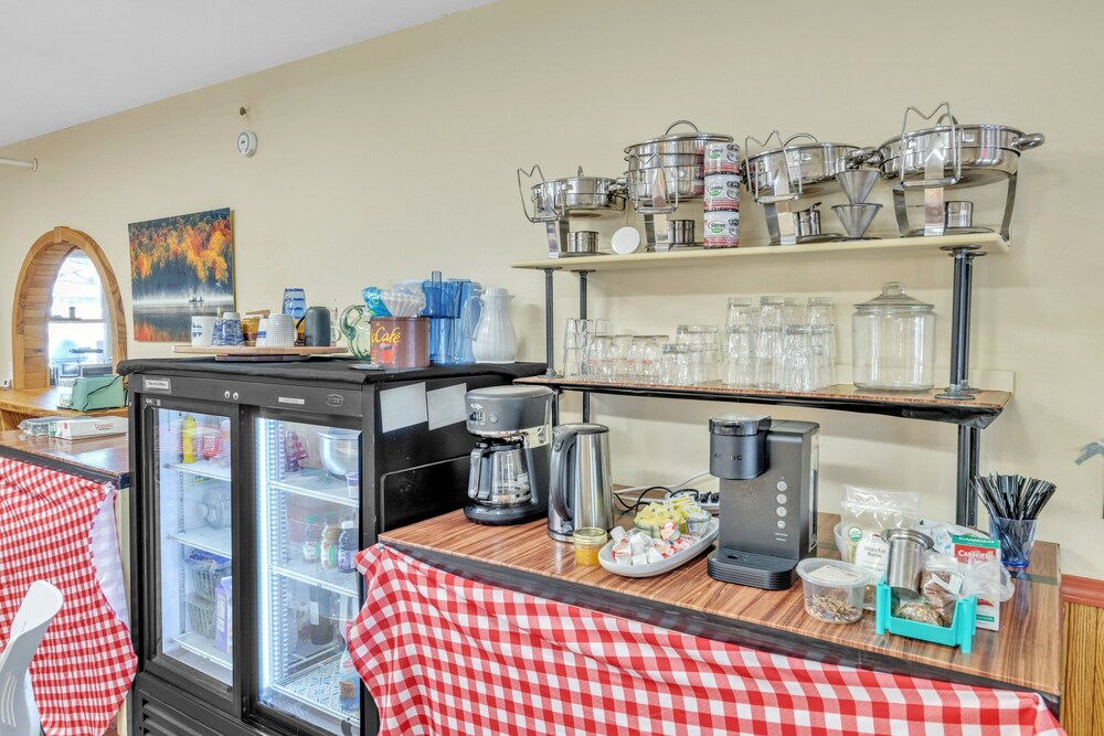 Foothills Lodge & Diner