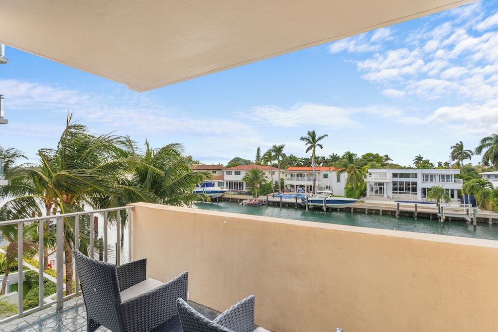 Bay Harbor Sunset Apt 3C