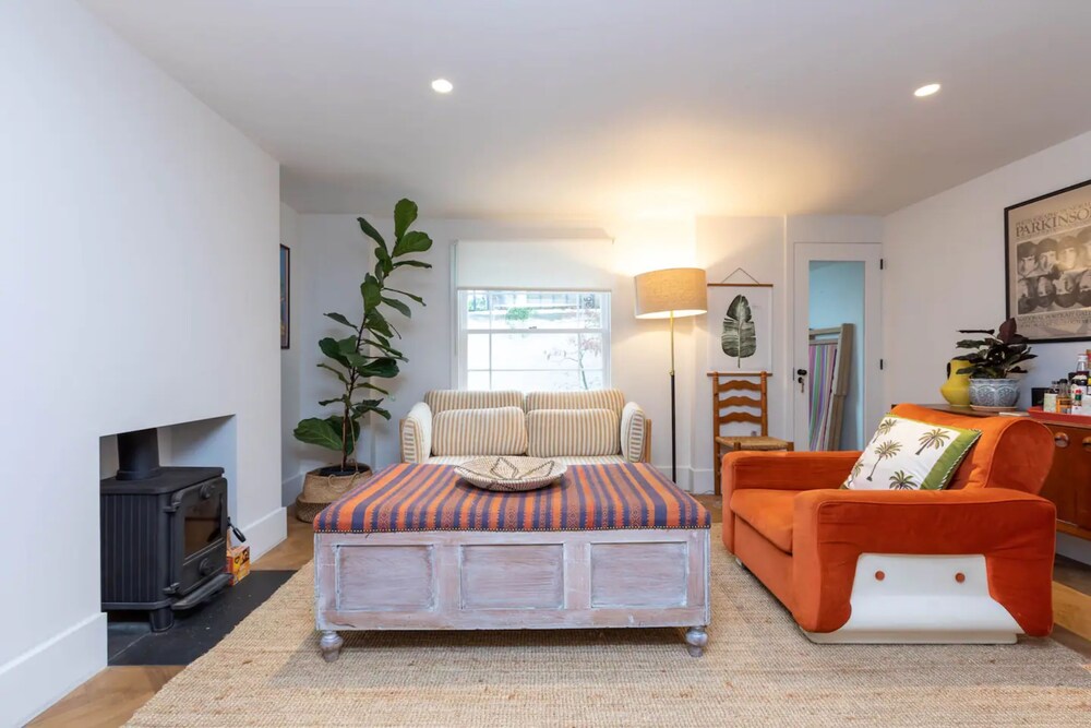 Beautiful 2 Bedroom Townhouse With Garden in Kentish Town