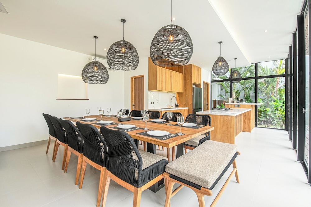 Elegant 6BR Canggu Retreat Just 400m to the Ocean